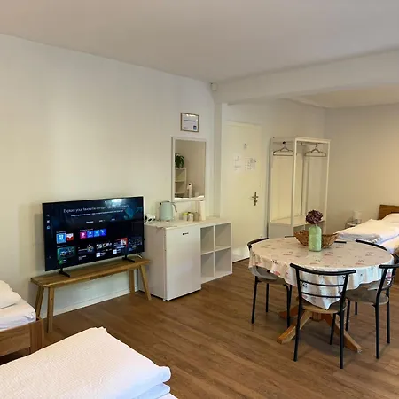 ホームステイ Downtown Family&friends